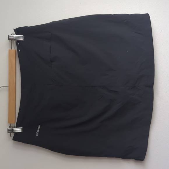 Columbia Women's Black Skort, Size 6 - Picture 2 of 5